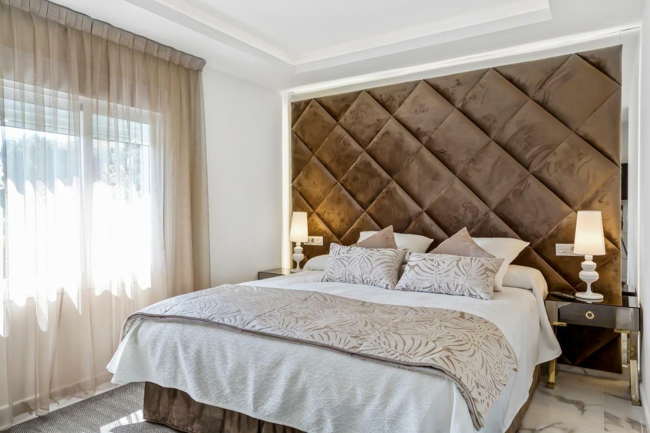Luxury With Garden, Pool And Jacuzzi By Varenso Holidays Villa