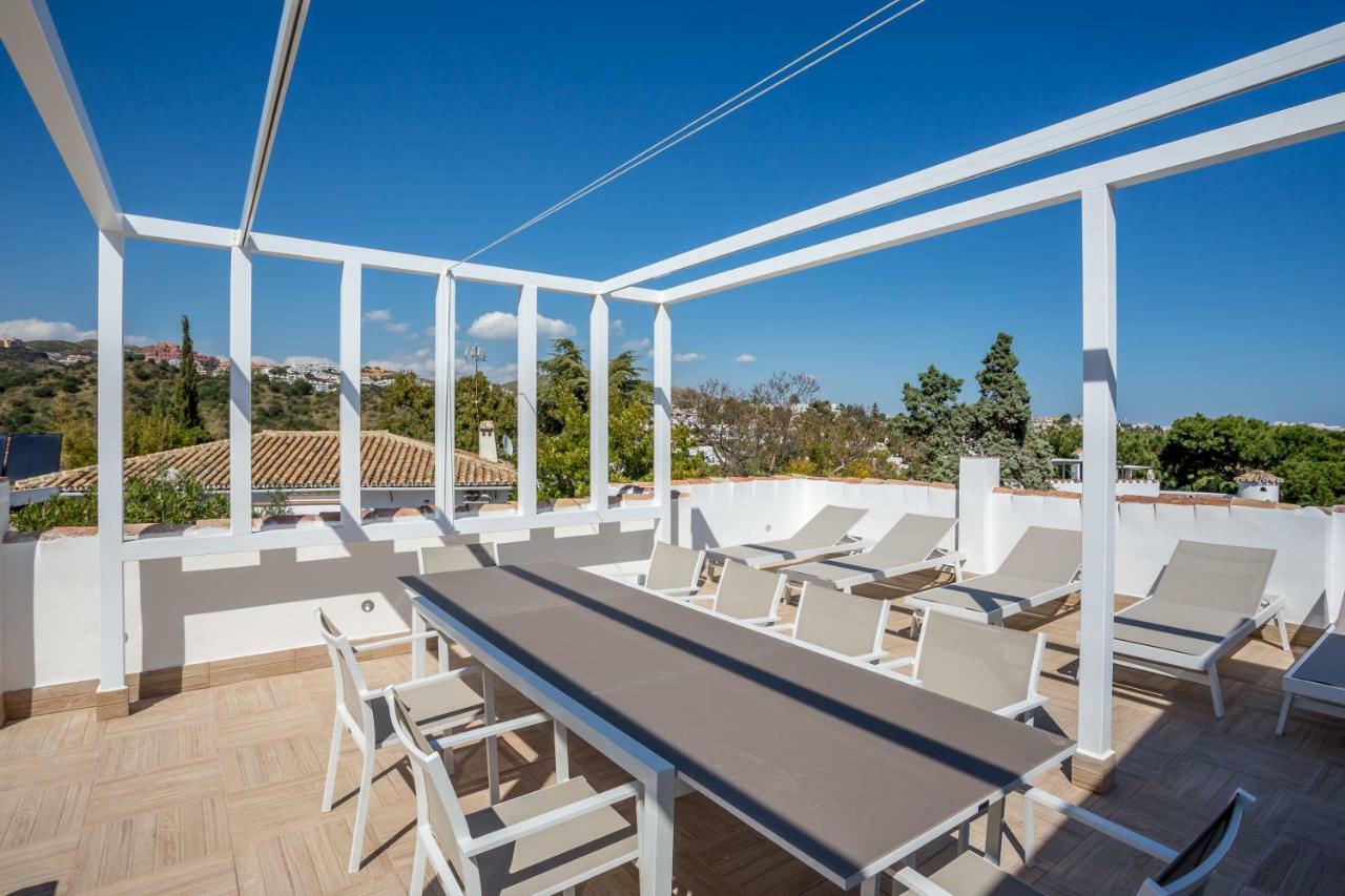 Villa Luxury With Garden, Pool And Jacuzzi By Varenso Holidays