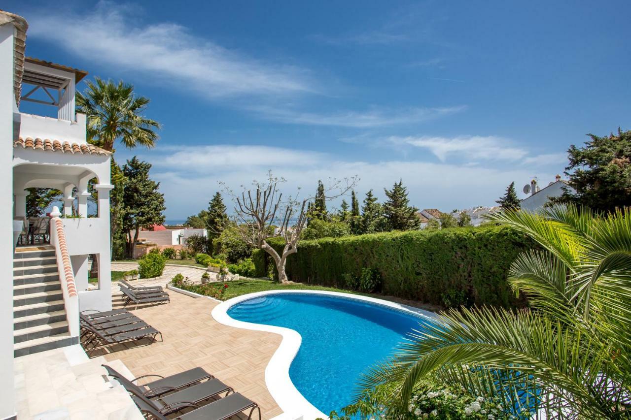 Villa Luxury With Garden, Pool And Jacuzzi By Varenso Holidays
