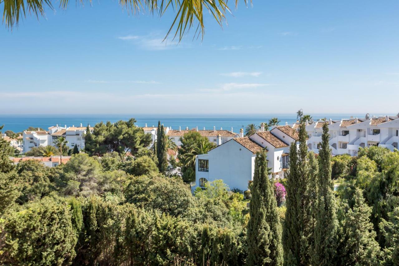 Villa Luxury With Garden, Pool And Jacuzzi By Varenso Holidays