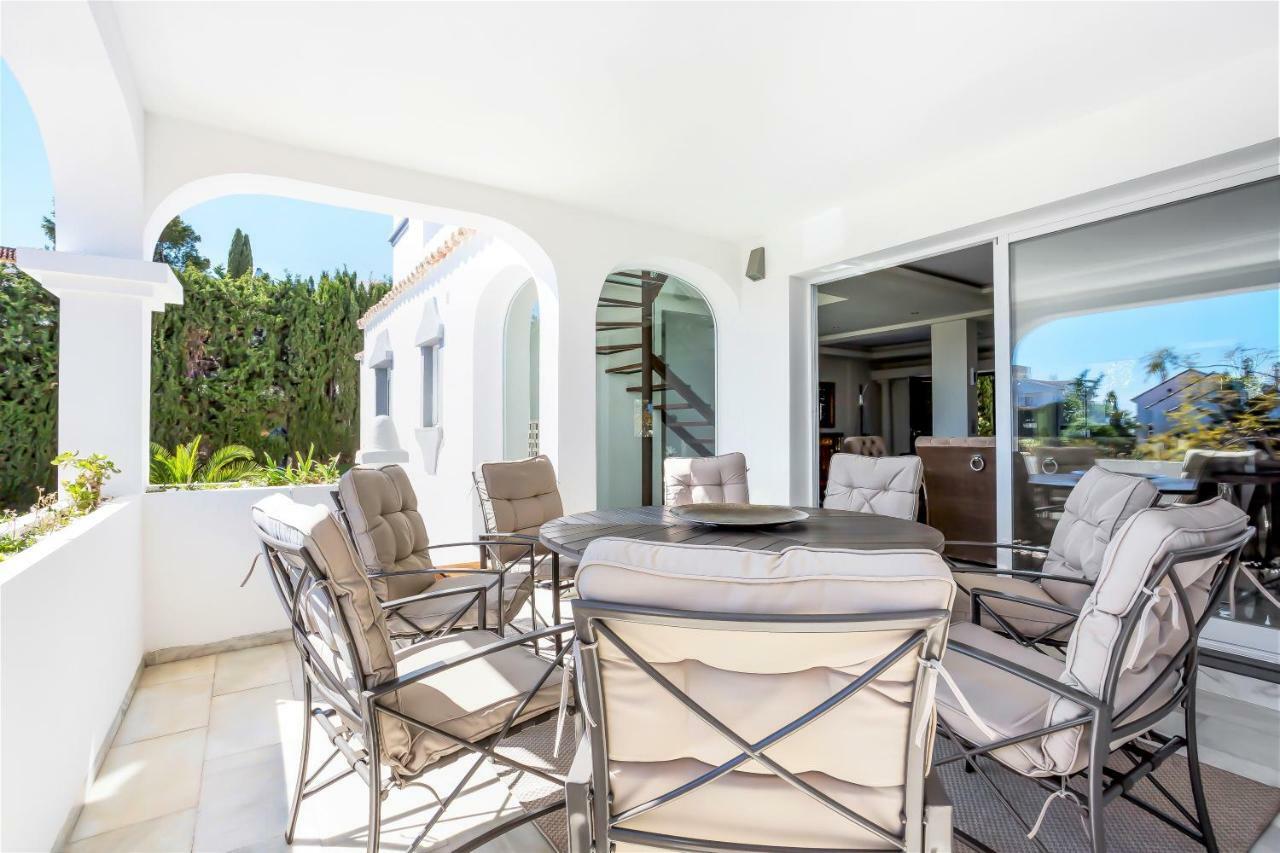 Luxury With Garden, Pool And Jacuzzi By Varenso Holidays Villa