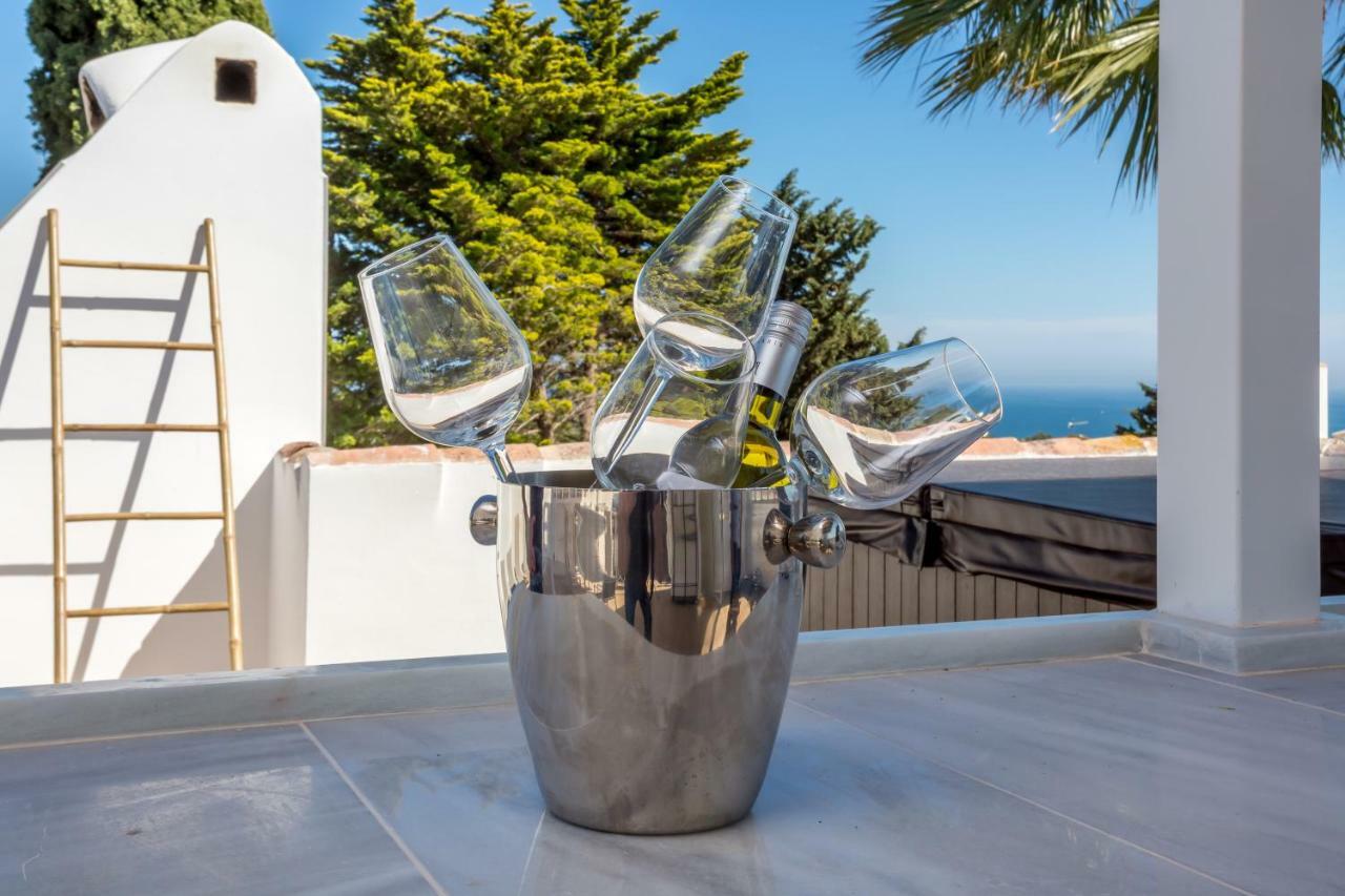 Villa Luxury With Garden, Pool And Jacuzzi By Varenso Holidays *