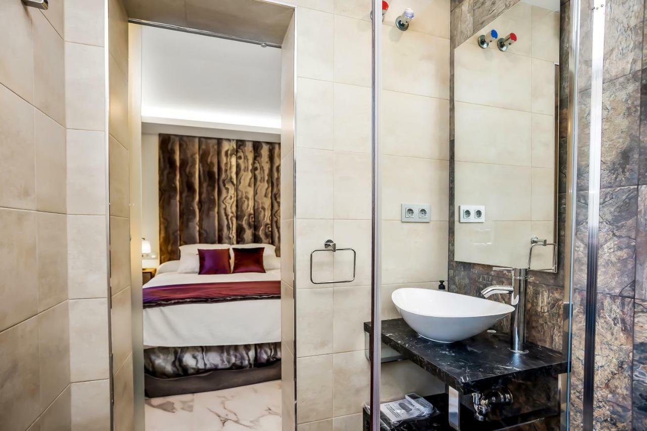 Luxury With Garden, Pool And Jacuzzi By Varenso Holidays Villa